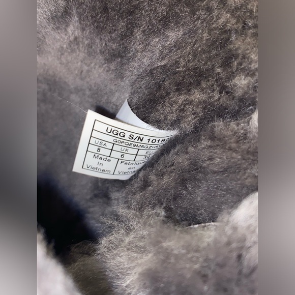 Bailey Bow Uggs - Picture 5 of 5